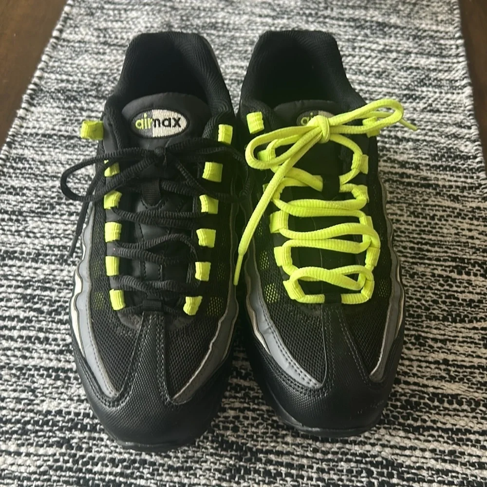 Nike Air Max 95 black volt, Black/Volt/Anthracite/Smoke Grey size 6.5 youth